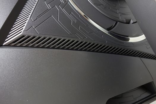 Belüftungsöffnungen auf der Gehäuserückseite des ASUS XG27WQ