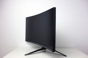 Seitliche Drehfunktion (Swivel) des ASUS XG27WQ