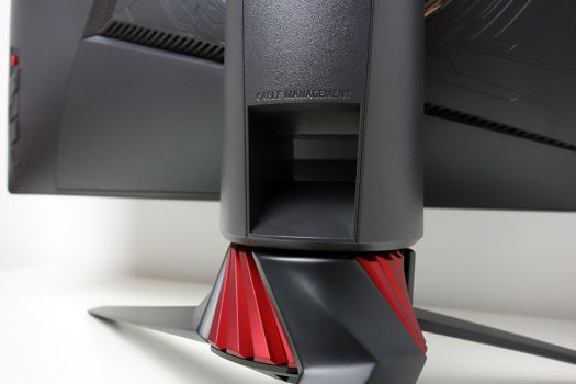 Einfaches, aber effektives Kabelmanagement beim ASUS XG27WQ