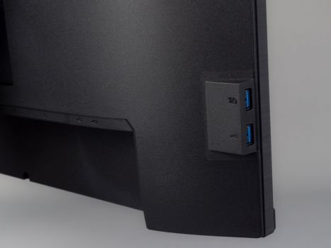 Zwei USB-3.0-Anschlüsse seitlich, wovon ein Anschluss über eine Schnellladefunktion verfügt