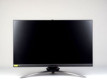 Acer XB253QGP in der niedrigsten Stellung von vorn