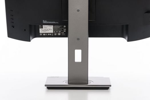 Öffnung für das Kabelmanagement im Standbei des Monitors