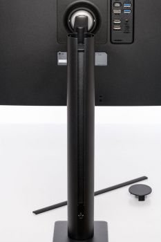 Standbein mit geöffneten Abdeckklappen