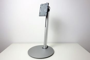 Mit Flügelschraube zusammengebauter Standfuß