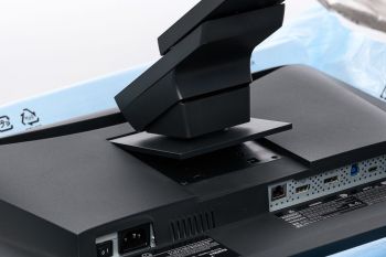 Einrasten des Standbeins auf der Displaygehäuserückseite