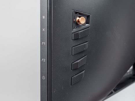 Gehäuserückseite: Gewohnte Bedienung des OSD-Menüs über Tasten und 5-Wege-Joystick