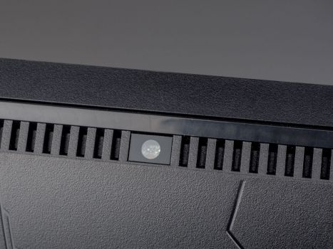 Kleiner Sensor an der Oberseite des Monitorgehäuses übernimmt bei Aktivierung die Steuerung der Leuchtdichte