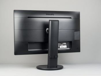 Monitor mit seitlicher Drehung nach rechts