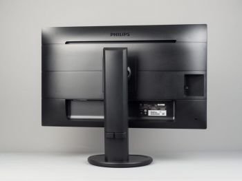 Monitor mit seitlicher Drehung nach links