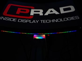 LED-Band unterhalb des Monitorrahmens