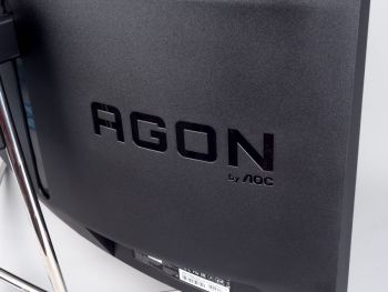 Agon-Logo auf der rechten Seite der Rückwand