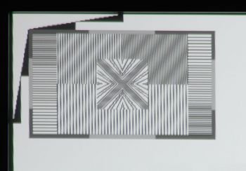 100-Prozent-Ausschnitt links oben mit 6°-Neigung und Keystone-Ausgleich