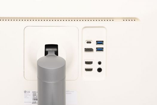 Anschlüsse auf der Displayrückseite des LG 38WN95C-W