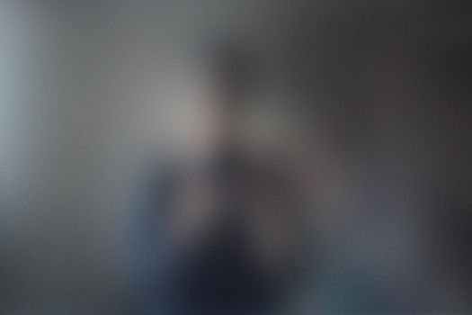 Spiegelung im EV2795 zur Mittagszeit mit indirekter Beleuchtung von der Seite durch ein Fenster