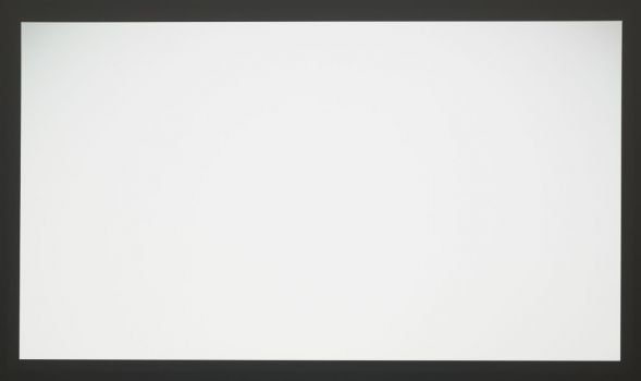 Weißbild: keine nennenswerten Abweichungen bei Helligkeitsverteilung und Farbhomogenität