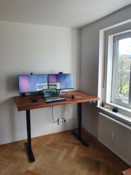 Zum Vergleich der höhenverstellbare Arbeitsplatz