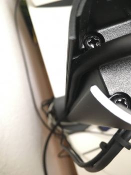 Für mehr Kabel ist Platz an den Seiten