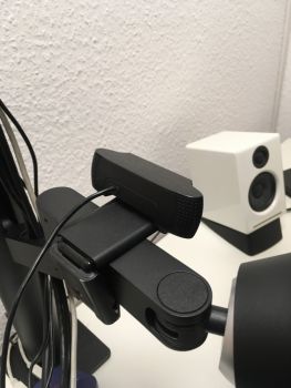 Der Monitor-Arm ist eine gute Webcam-Ablage