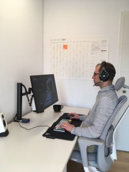 Zum PC-Spielen hole ich ihn mir etwas näher heran