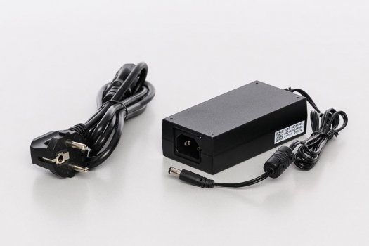 Externes Netzteil des MSI MD241P erwärmt sich kaum