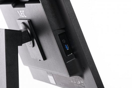 Gut zugänglich: Kopfhörerausgang und USB-Port
