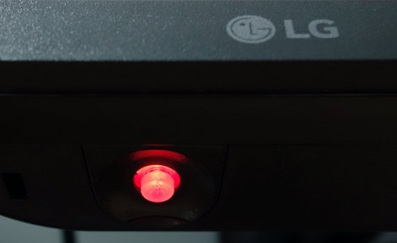 Rot leuchtender Joystick im Betriebszustand und rot blinkend im Stand-by