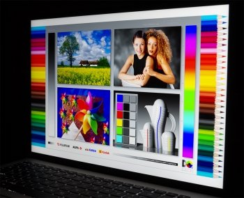LG gram 16 Blickwinkel seitlich