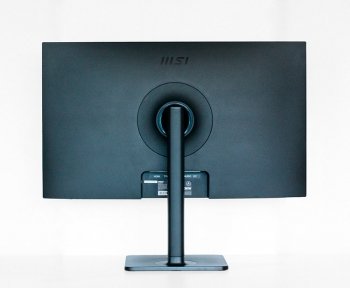 Monitor in der höchsten Stellung von hinten