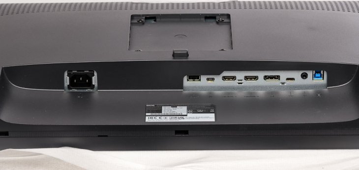Anschlüsse des BenQ SW271C: Modern, auch USB-C ist vorhanden