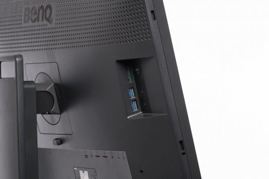 USB-Hub und Speicherkartenleser im seitlichen Erker