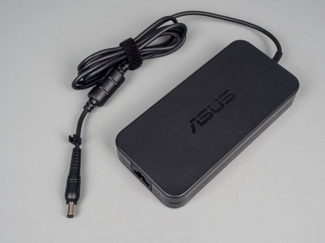 Netzteil des ASUS VG28UQL1A