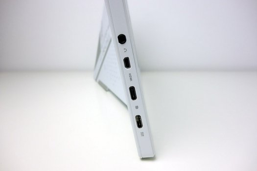 Kopfhörerausgang, Micro-HDMI, DisplayPort (USB-C) und Stromanschluss (USB-C)