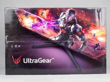 Gewohnt martialisch gestaltete Umverpackung der Gaming-Displays von LG