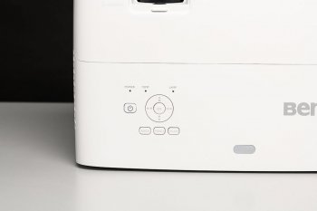 Bedienfeld am Projektor