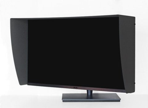 ASUS PA32UCG mit montierter Lichtschutzblende