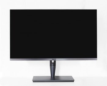 Monitor in der höchsten Stellung von vorn