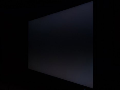 Glow vom IPS-Panel des Corsair 32QHD165
