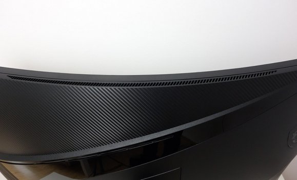 Belüftungsöffnungen am oberen Displaygehäuserand