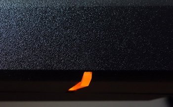 Orange leuchtende Power-LED im Ruhemodus