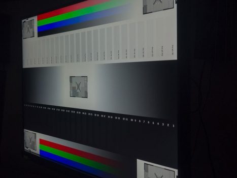 Seitliche Ansicht der Graustufen des ViewSonic XG320Q