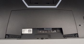 Blende verdeckt das Anschluss-Panel