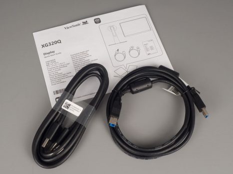 Das Zubehör des ViewSonic XG320Q fällt übersichtlich aus