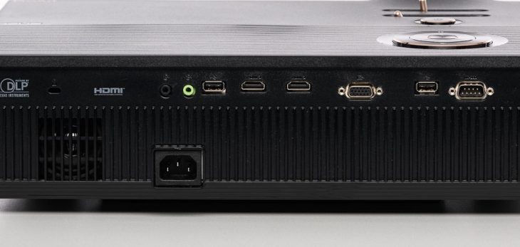 Anschlüsse auf der Rückseite des ASUS ProArt A1