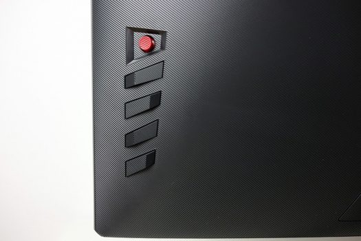 Displaygehäuserückseite: 5-Wege-Joystick mit drei zusätzlichen Bedientasten und der Power-Taste