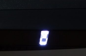 Weiß leuchtende Power-LED im Betriebszustand