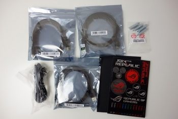 Umfangreiches Zubehör inklusive Abstandsbolzen für die Wandmontage und einiger Sticker