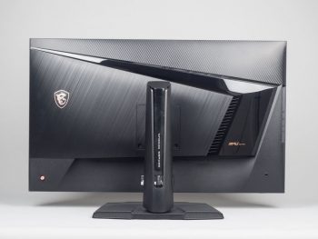 Monitor in der niedrigsten Stellung von hinten