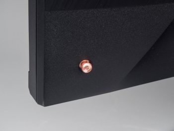Griffige Navi-Key-Taste im Kupfer-Look auf der Displaygehäuserückseite