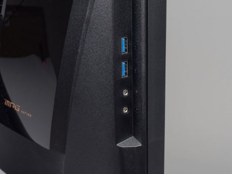 Benutzerfreundlicher USB-Hub auf der linken Monitorseite