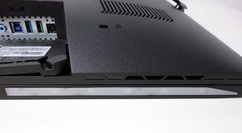 RGB-LED auch an der Displaygehäuseunterseite